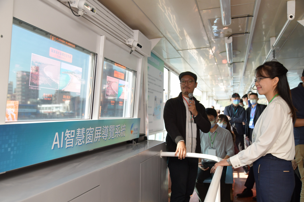 ���_����͸��Micro LED�ǻ۴���͸�^����GPS���˶�λ׷ۙ�˿�ҕ�����ɼ��r���ǻ۴��ṩ���_�Č��[�YӍ